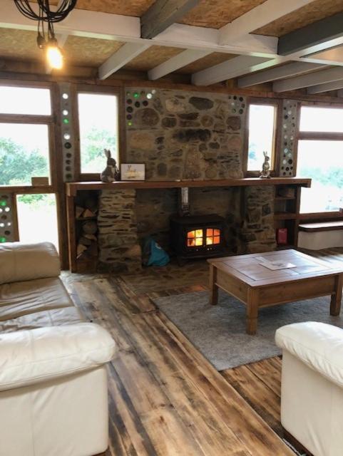 Rabbits 1Or 2 Bedroom Hobbit Style Hillset Earthen Dartmoor Eco Home South Brent Buitenkant foto