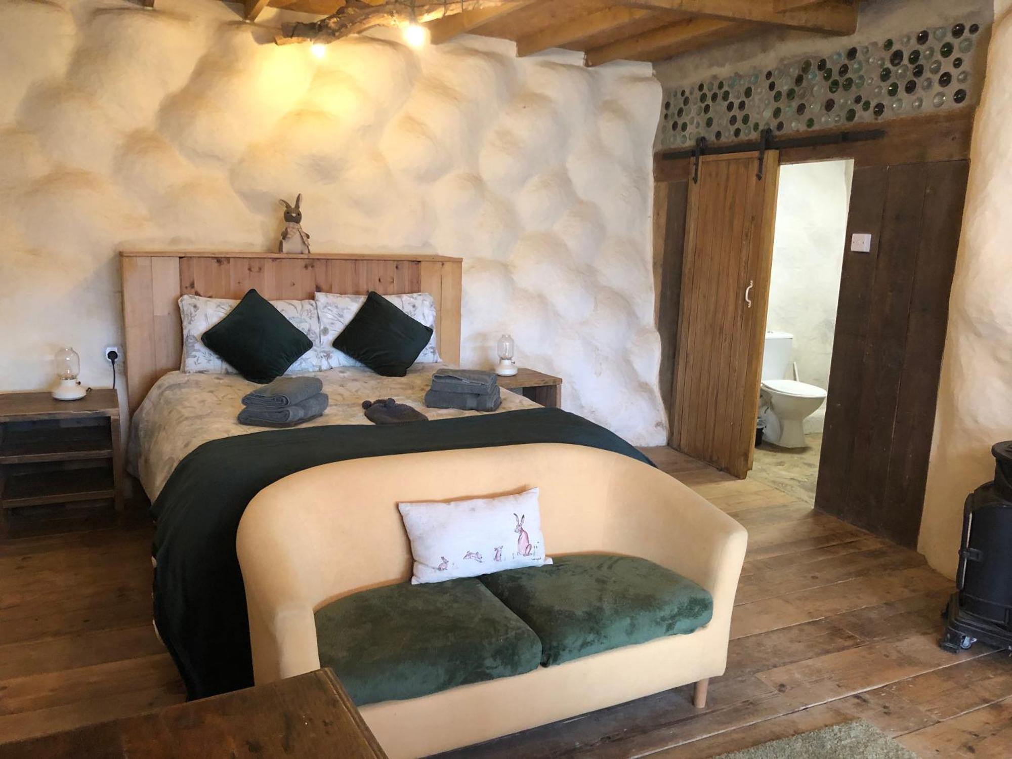 Rabbits 1Or 2 Bedroom Hobbit Style Hillset Earthen Dartmoor Eco Home South Brent Buitenkant foto